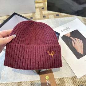 Loro Piana Men's / Women's Logo-Embroidered Ribbed Cashmere Beanie in burgundy