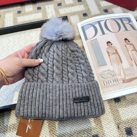 Loro Piana Men's / Women's Cable Knit Cashmere Beanie with Pom-Pom in gray