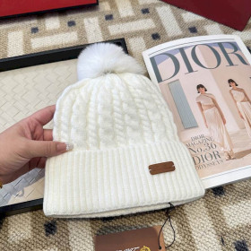 Loro Piana Men's / Women's Cable Knit Cashmere Beanie with Pom-Pom in white