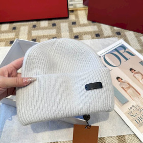 Loro Piana Men's / Women's Cashmere Beanie with Storm System in light gray