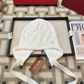 Loro Piana Men's / Women's Cuffed Wool Beanie in beige