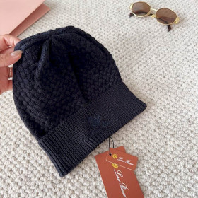 Loro Piana Men's / Women's Jungfrau Baby Cashmere Beanie in black