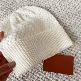 Loro Piana Men's / Women's Jungfrau Baby Cashmere Beanie in white